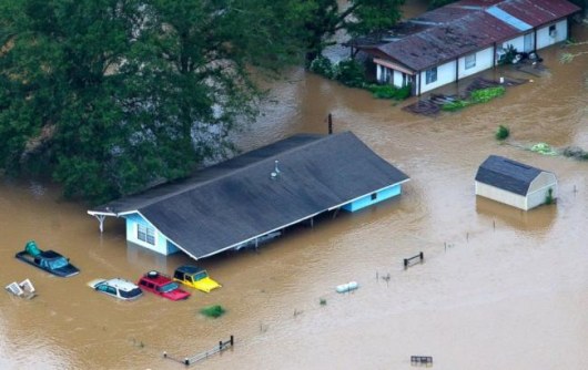 В США эвакуируют тысячи людей из-за наводнения
